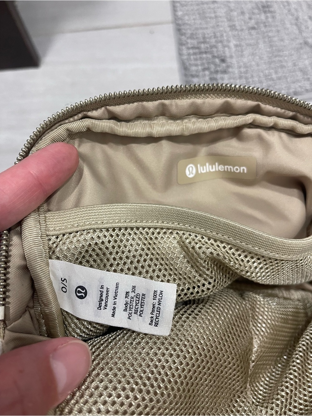 Lululemon everywhere belt bag fleece Sherpa size 1L beige ivory tone - Picture 7 of 9